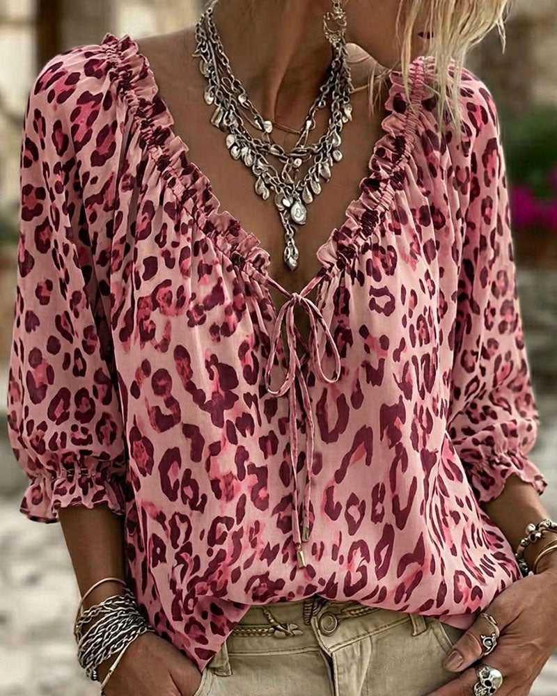 Roxiefa | Blouse léopard avec décolleté en V et lacets