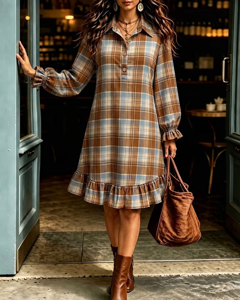 Robe à carreaux avec boutons au col