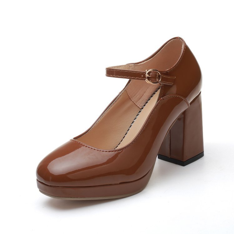 Pompes à talons de haute qualité pour femmes avec un élégant détail de sangle R&B