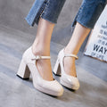 Pompes à talons de haute qualité pour femmes avec un élégant détail de sangle R&B