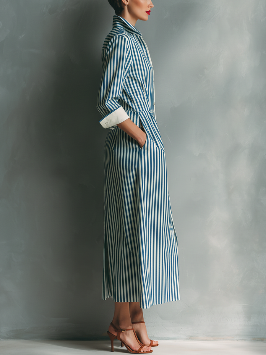 Robe chemise pour femmes en bleu et blanc avec poche poitrine rouge