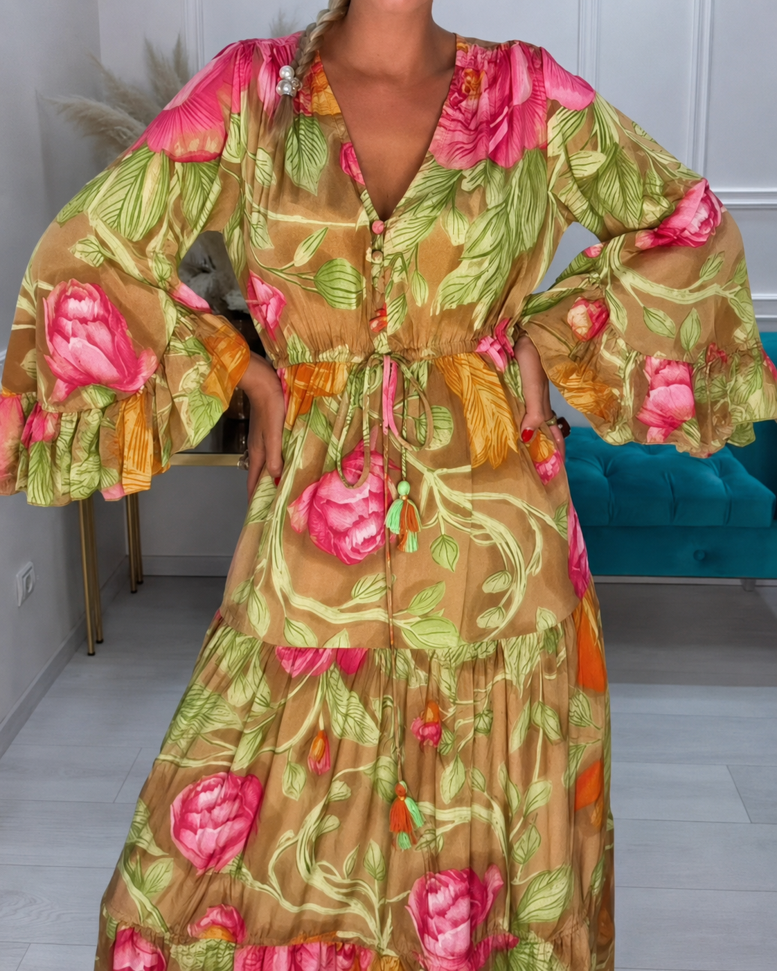 Mosalia | Robe maxi florale avec décolleté en V et jupe évasée