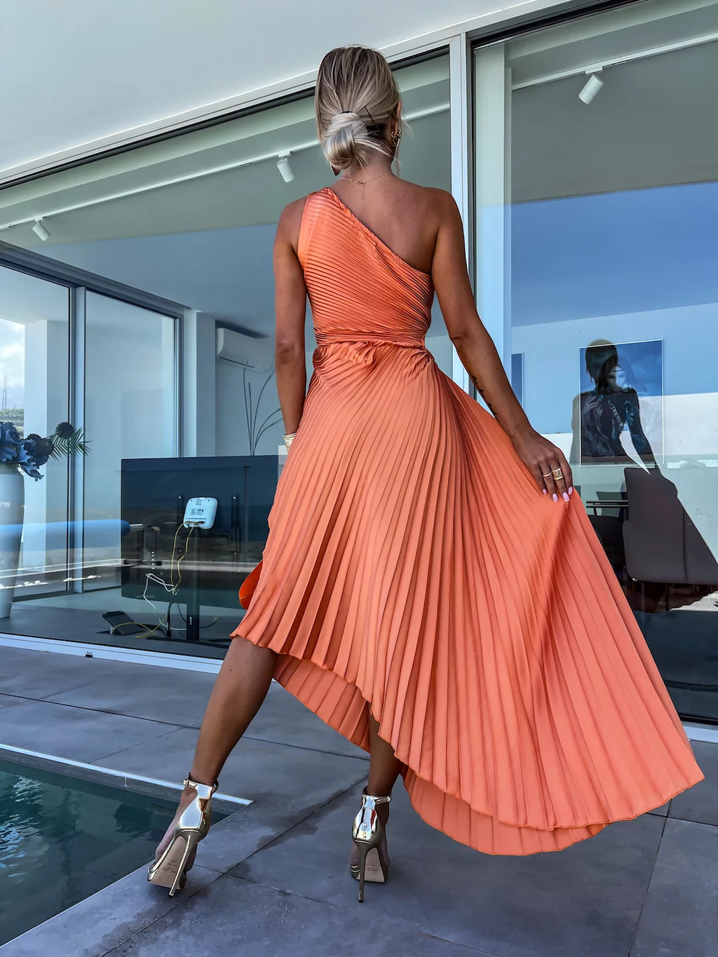 Frolinde | Robe midi élégante à épaule asymétrique