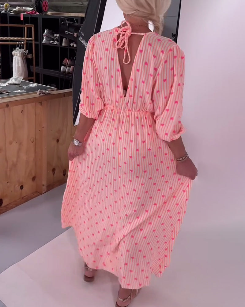 Robe élégante à imprimé cœur et décolleté en V