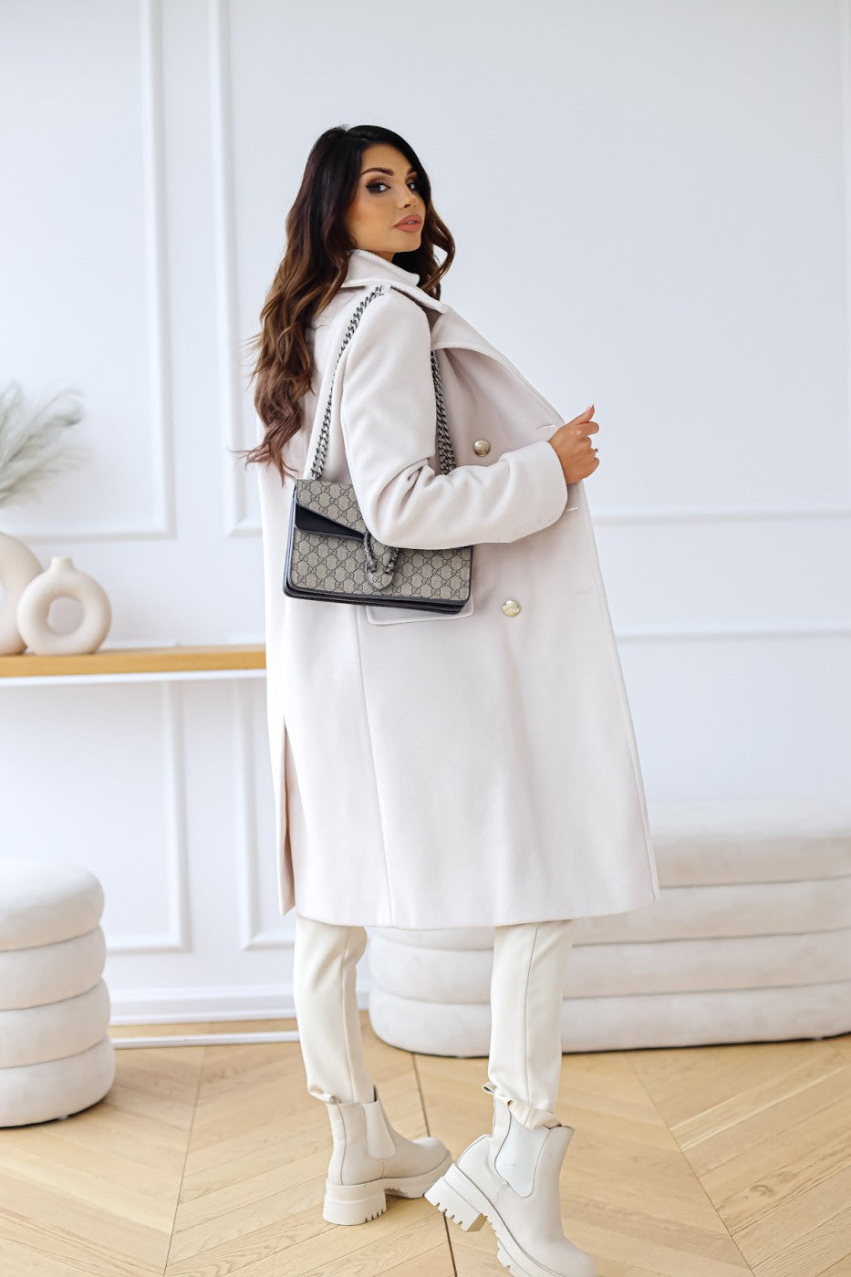 Manteau Femme à Double Boutonnage avec Boutons Dorés
