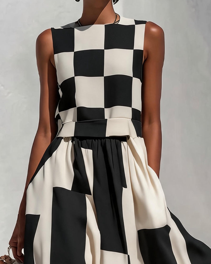 Robe Sans Manches À Col Rond Et À Carreaux