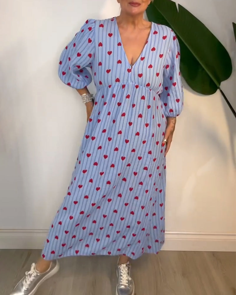 Robe élégante à imprimé cœur et décolleté en V