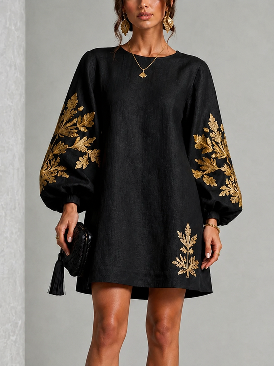Eisele | Robe noire décontractée avec détails floraux dorés
