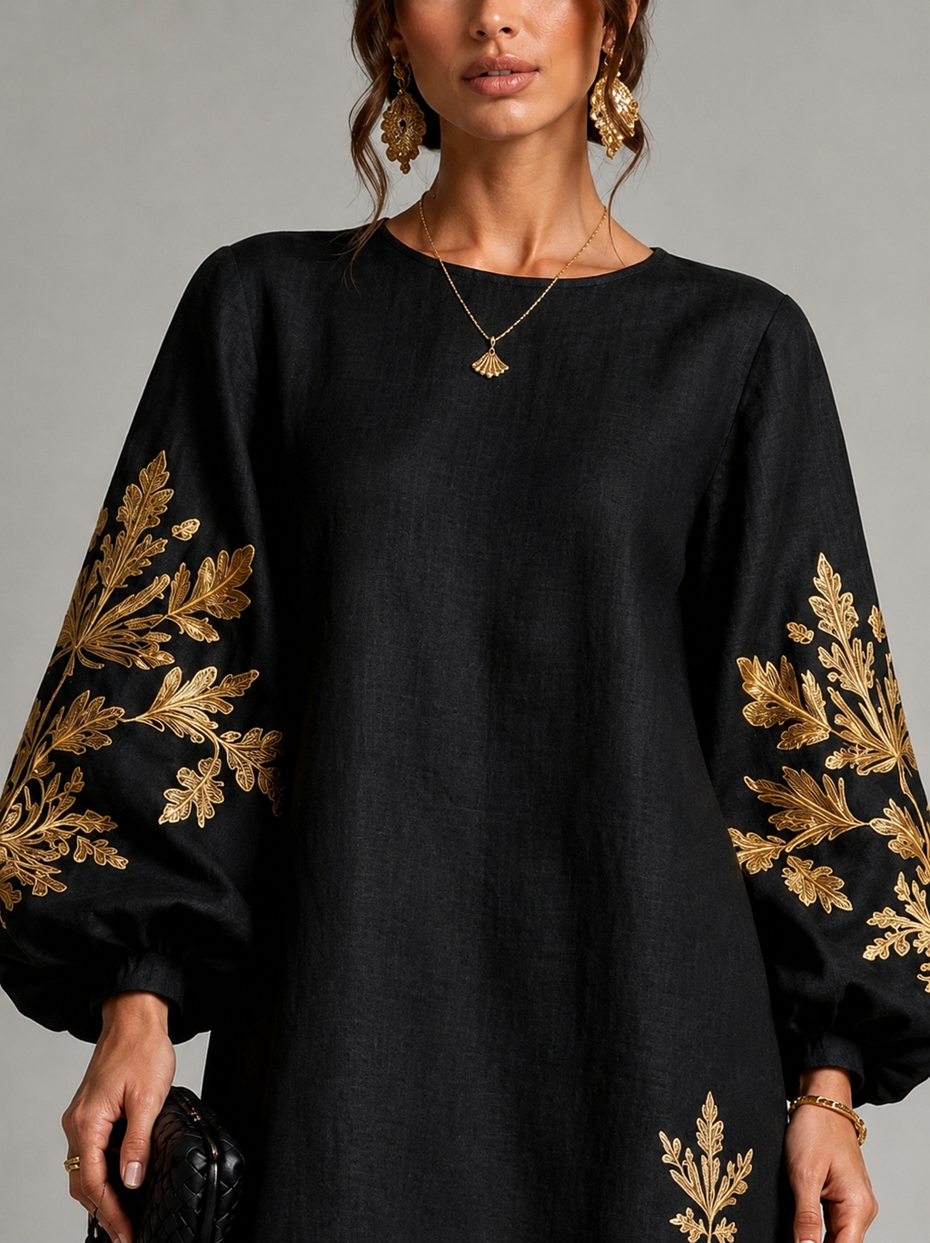 Eisele | Robe noire décontractée avec détails floraux dorés