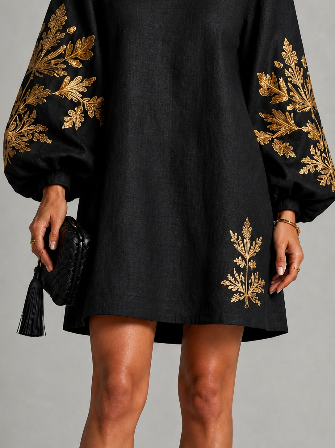 Eisele | Robe noire décontractée avec détails floraux dorés