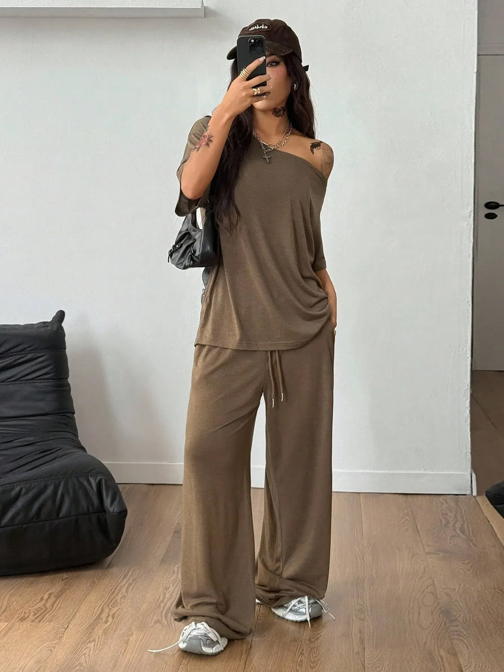 Korinna | Ensemble deux pièces sans épaules avec pantalon large
