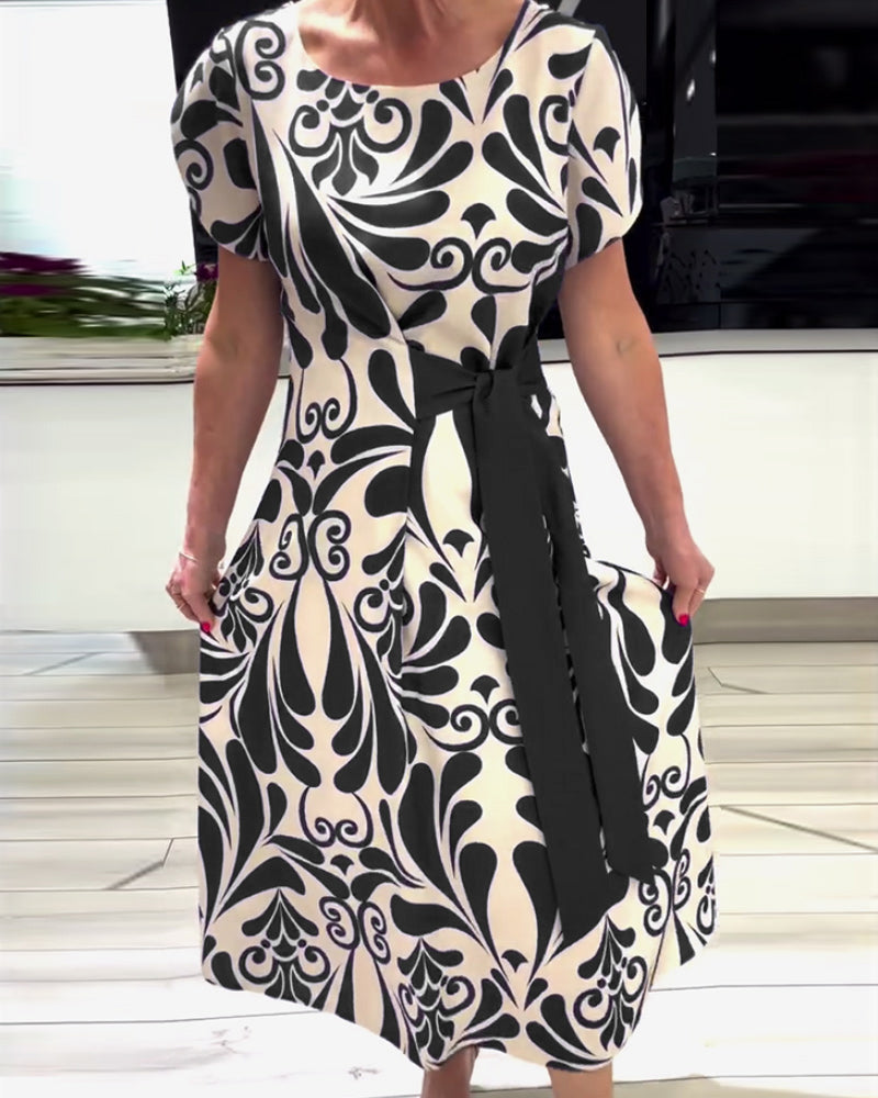 Robe élégante à imprimé contrasté à manches courtes