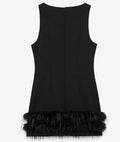 Alaina | Robe Mini Sans Manches à Col Montant et Ourlet en Plumes