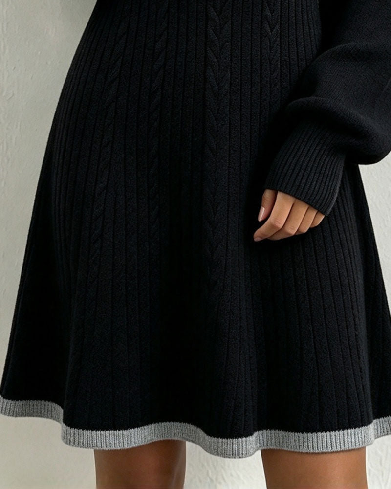Robe Pull Contrastée à Col V Boutonnée
