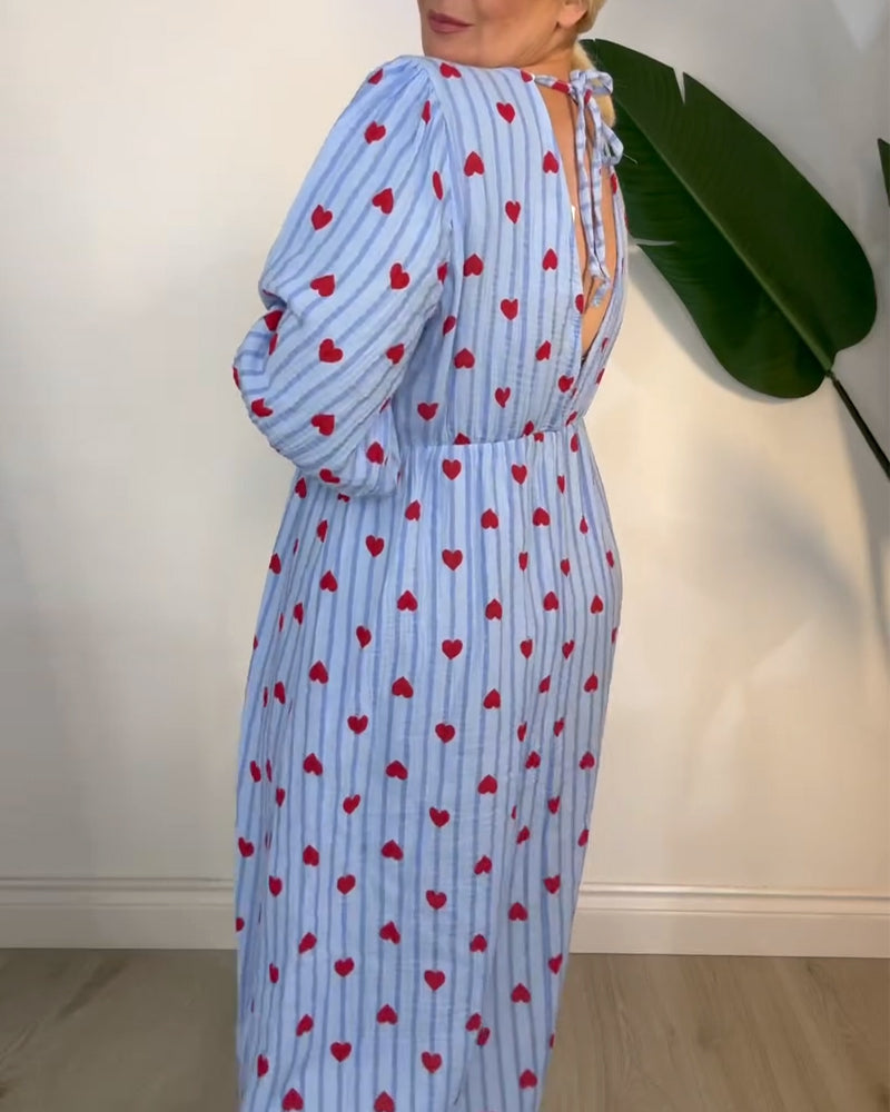 Robe élégante à imprimé cœur et décolleté en V