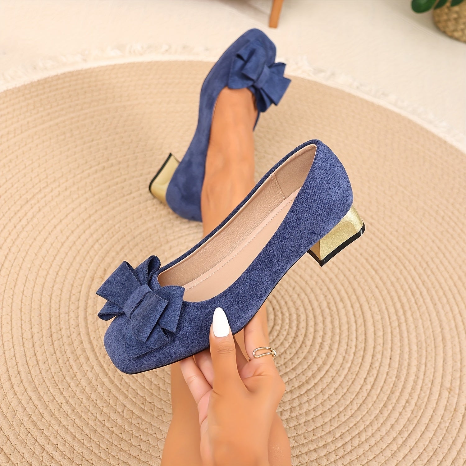 Chaussures à lacets pour femmes avec des talons épais et stylés
