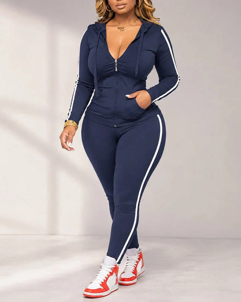 Ensemble de Manteau à Capuche Rayé sur les Côtés et Pantalons de Sudation