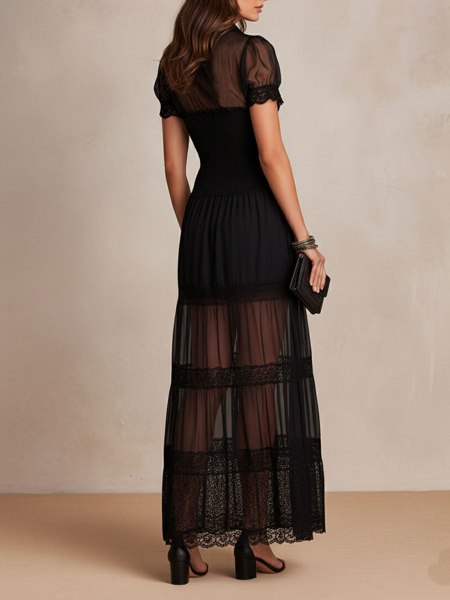 Robe maxi femme noire avec dentelle, boutons et panneaux transparents