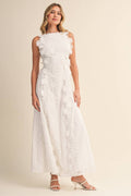 Amelora | Robe maxi en dentelle blanche sans manches