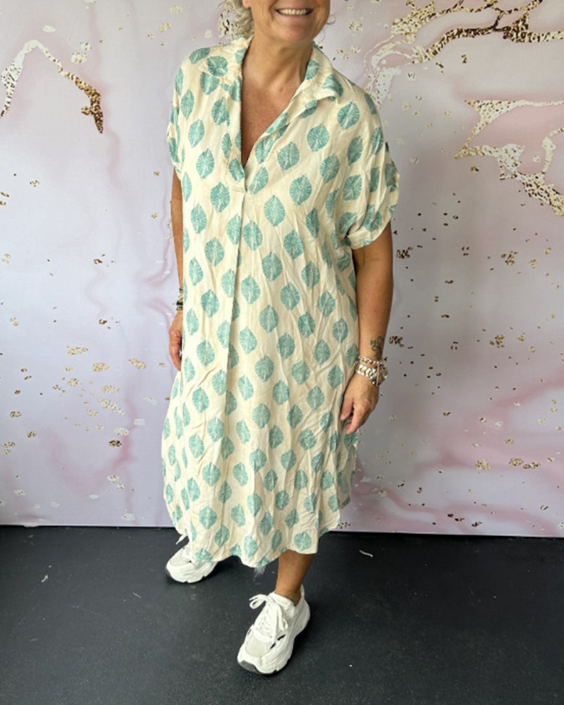 Robe loose à manches courtes avec col