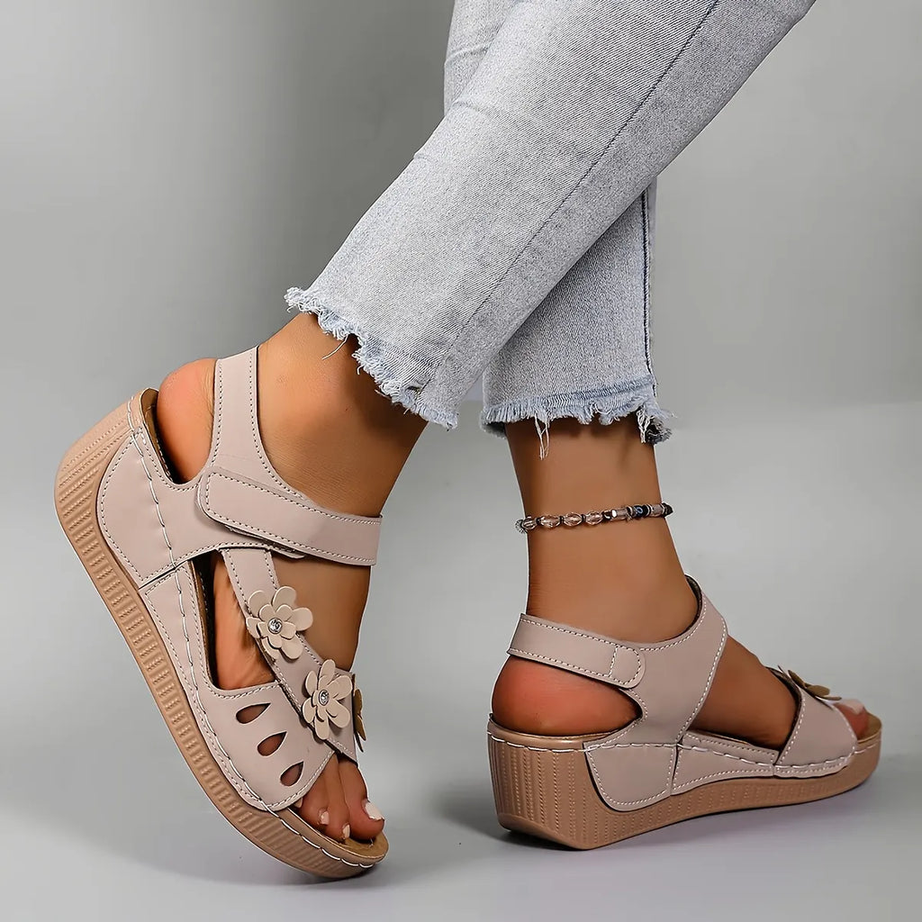 Ambella | Sandales fleuries confortables avec talon compensé