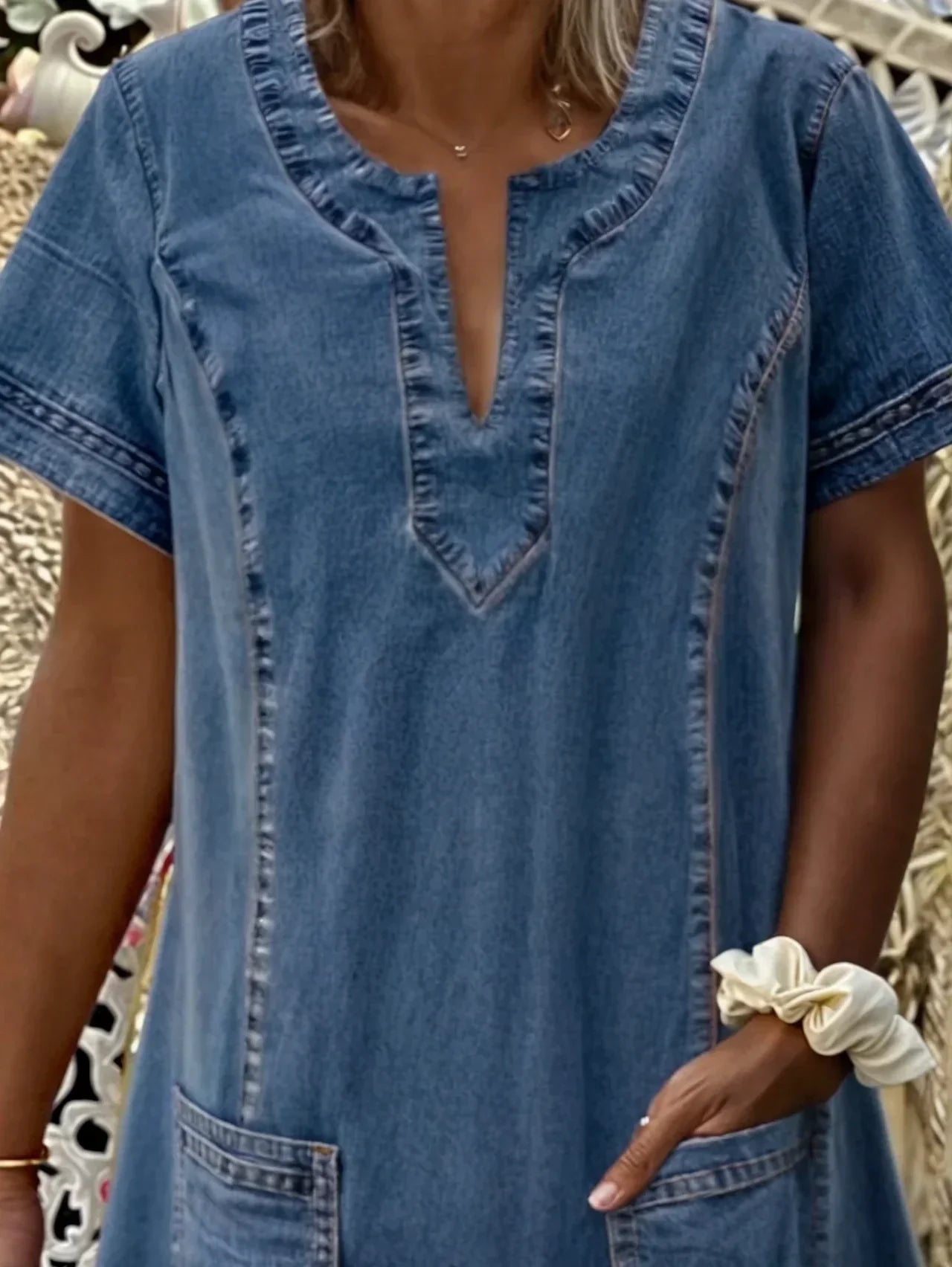 Sofia | Robe femme avec décolleté en V et poches