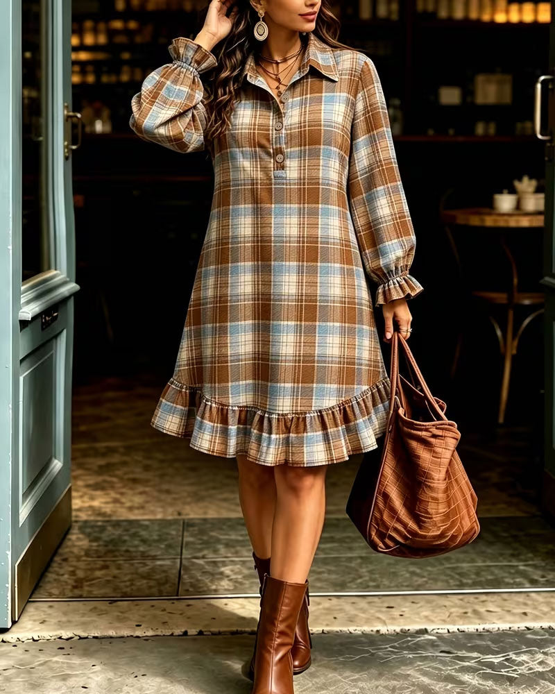 Robe à carreaux avec boutons au col