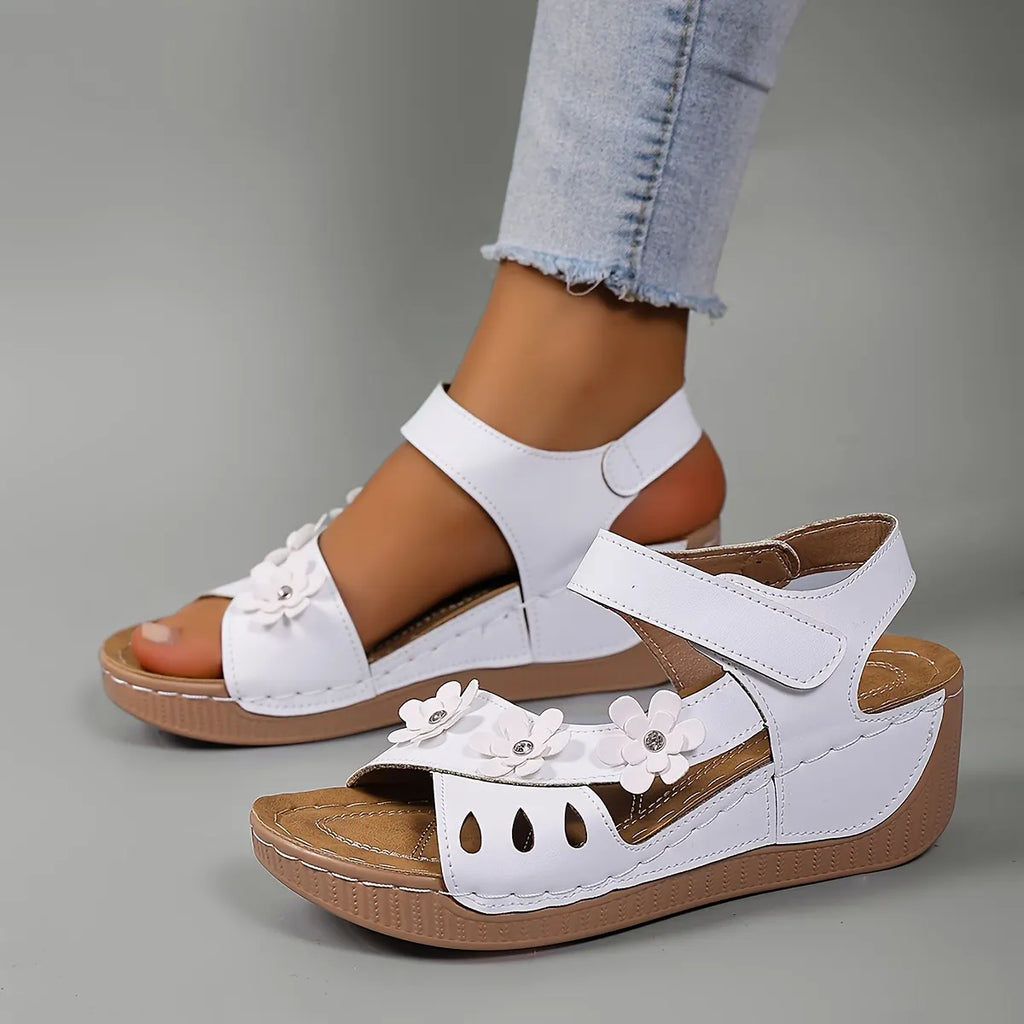 Ambella | Sandales fleuries confortables avec talon compensé