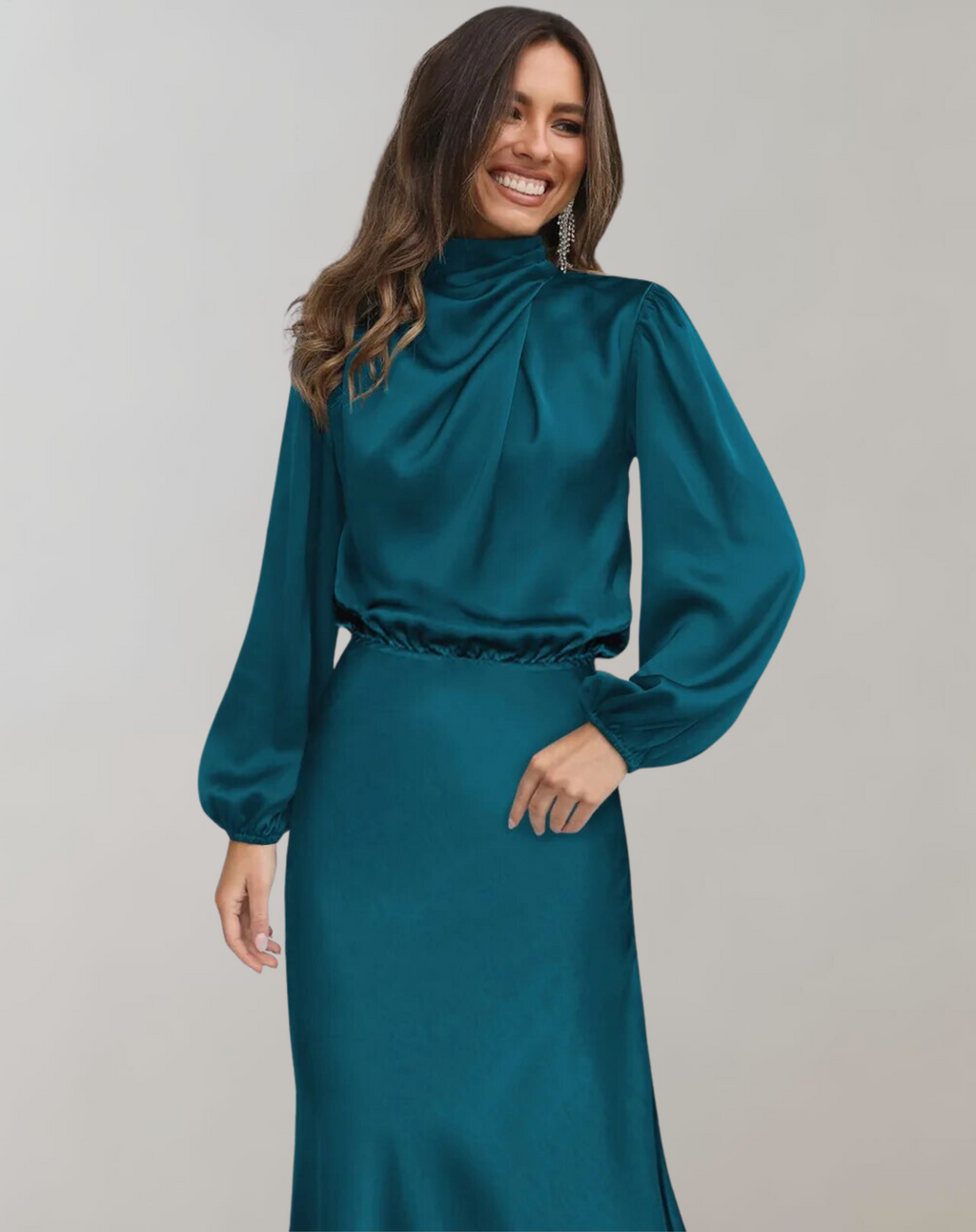 Robe en Satin pour Femme avec Col Montant et Manches Longues