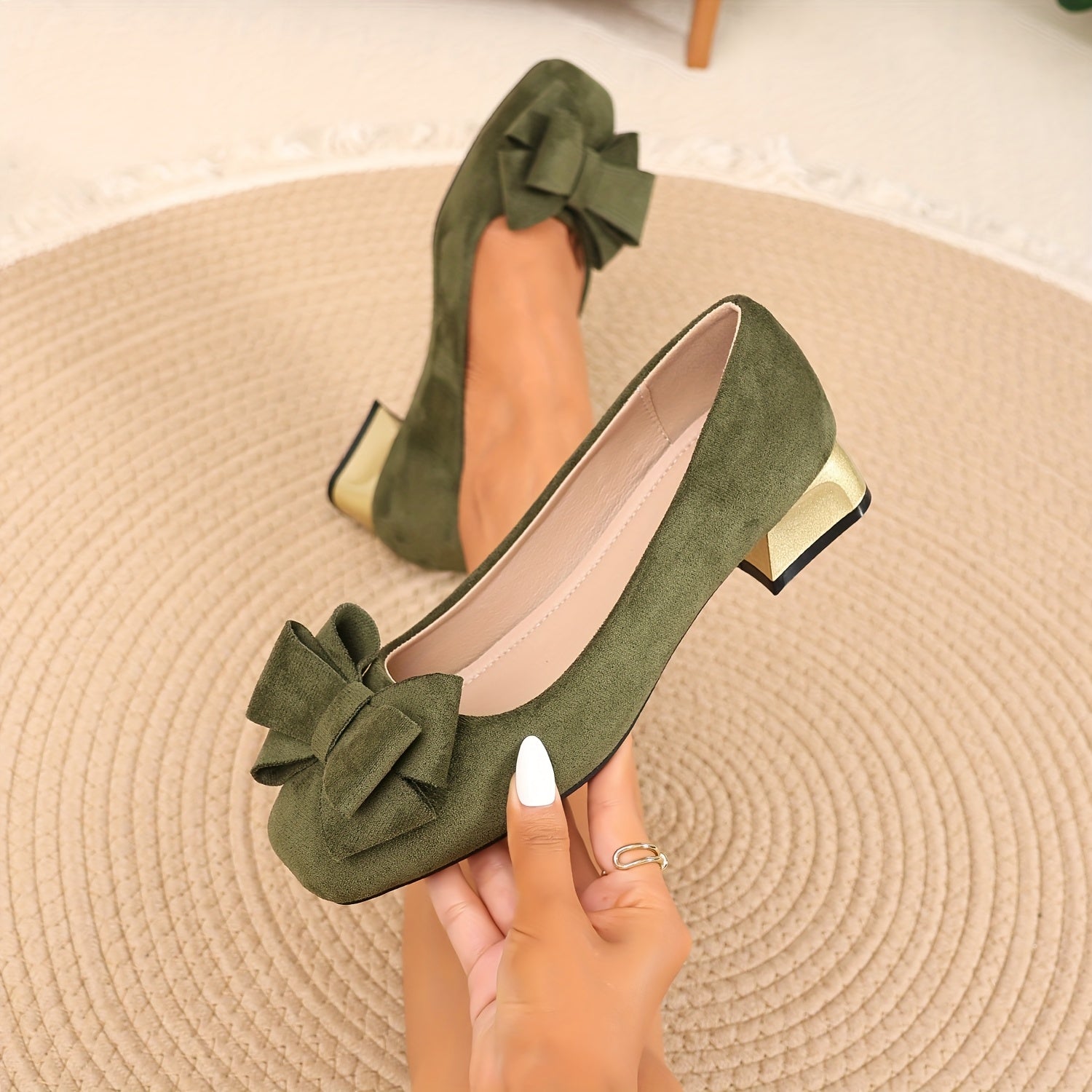 Chaussures à lacets pour femmes avec des talons épais et stylés