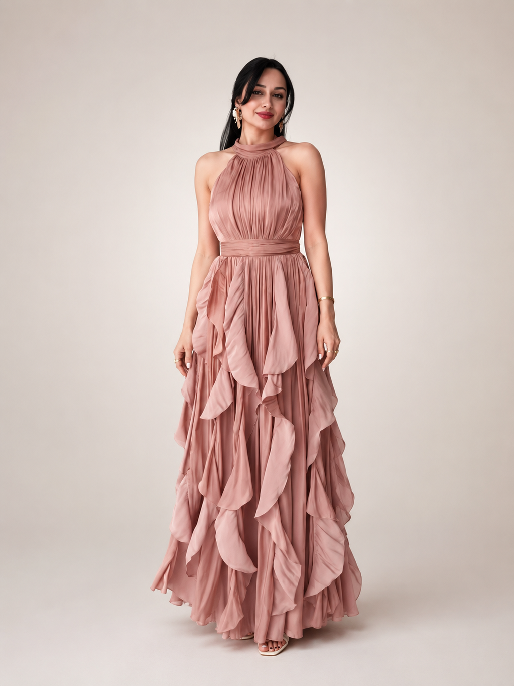Christae | Robe longue à encolure halter avec détails en volants