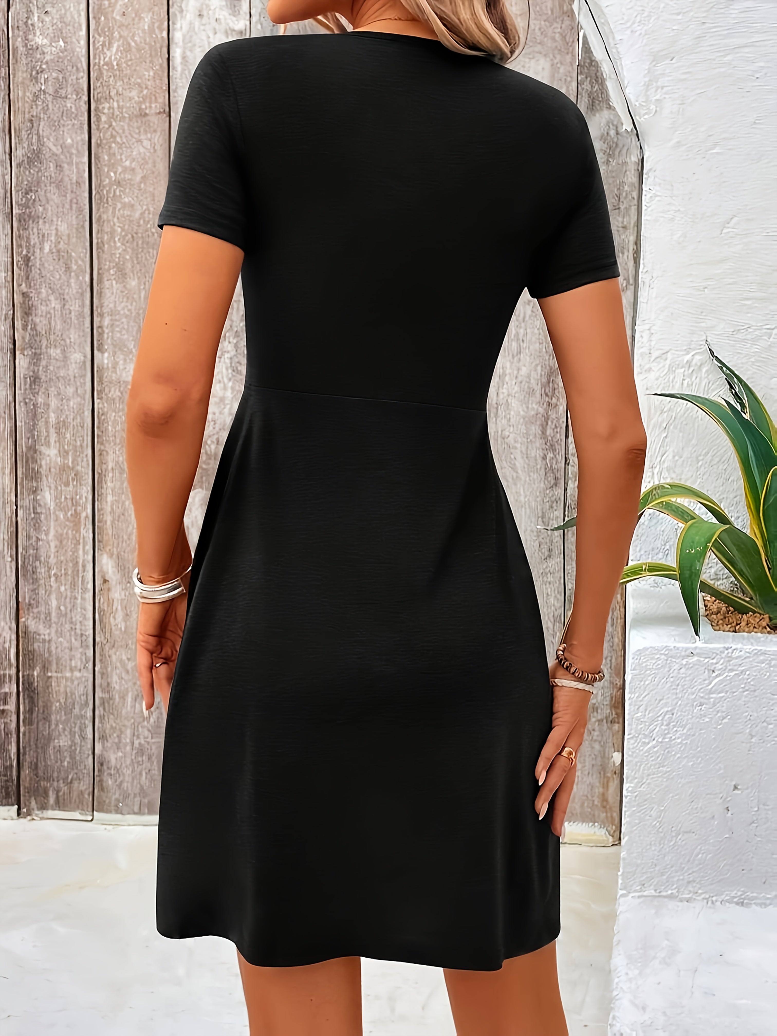 Feliz™ - Robe élégante avec décolleté en V torsadé
