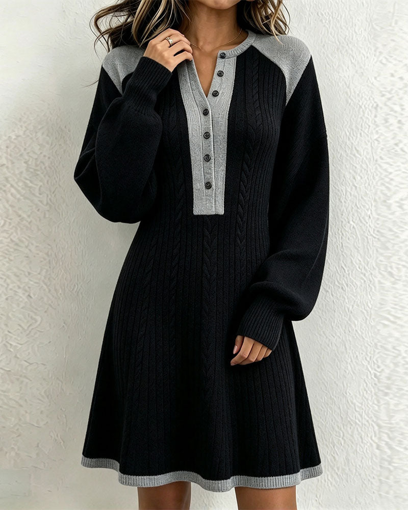 Robe Pull Contrastée à Col V Boutonnée