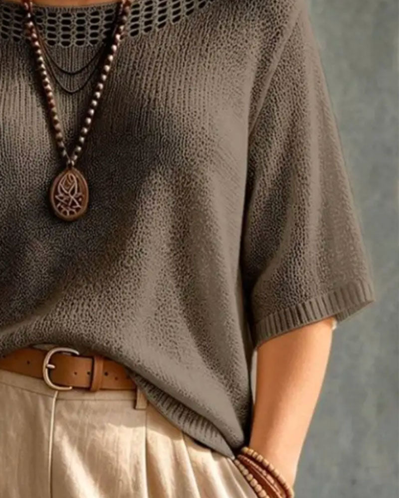 Pull à col rond avec découpe