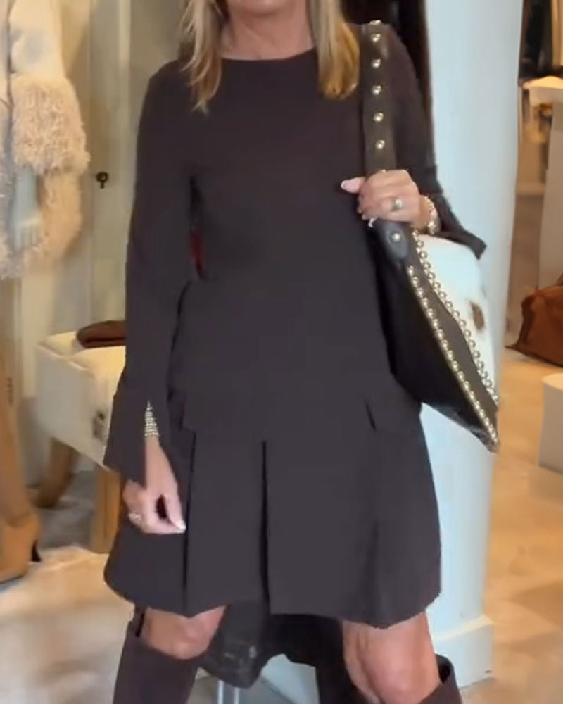 Une Robe à Manches Fendues