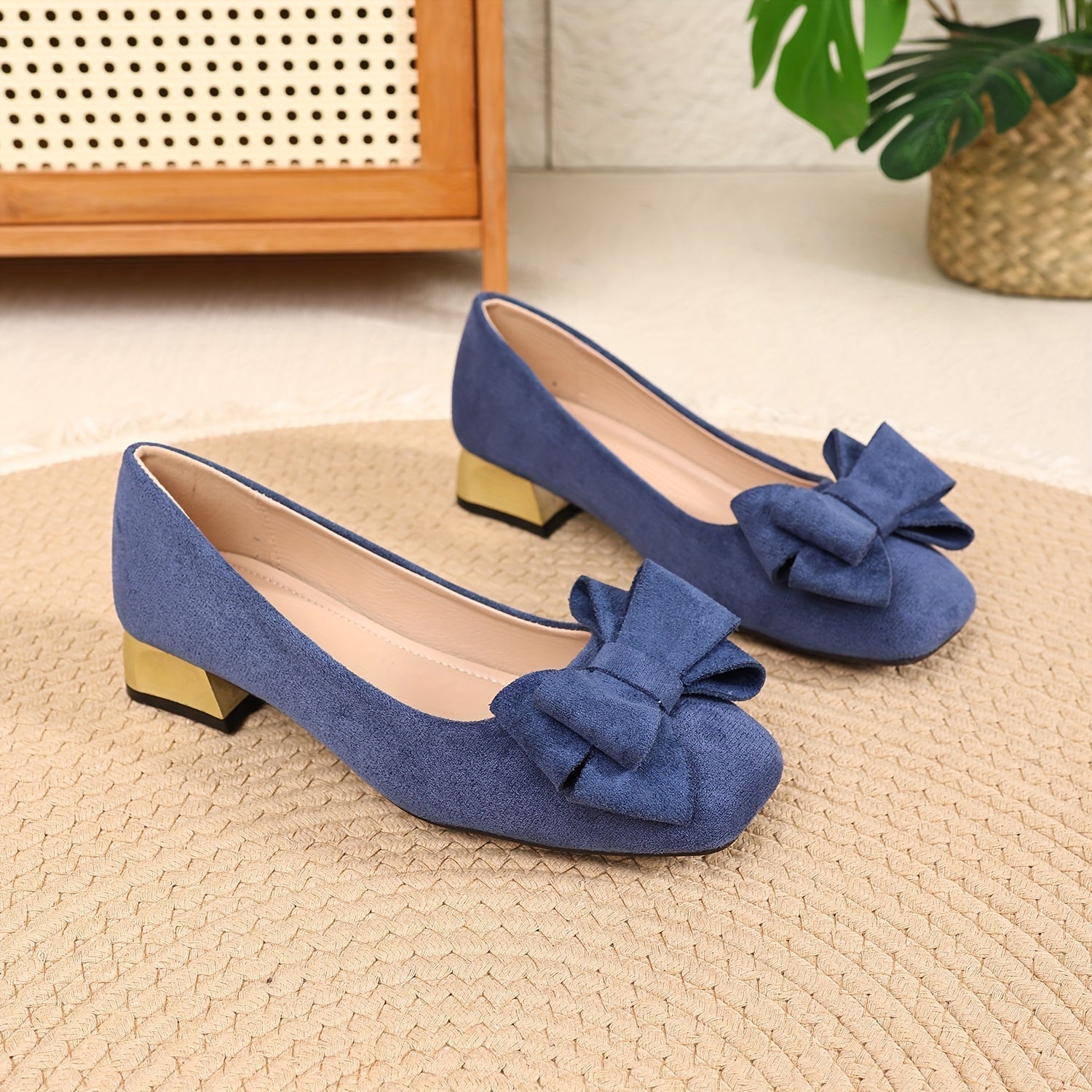 Chaussures à lacets pour femmes avec des talons épais et stylés
