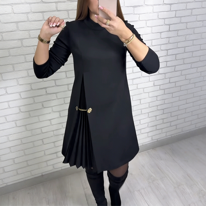 Robe longue stylée avec des détails plissés