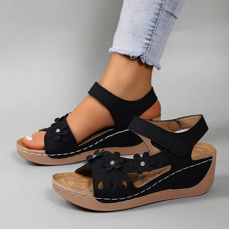 Ambella | Sandales fleuries confortables avec talon compensé