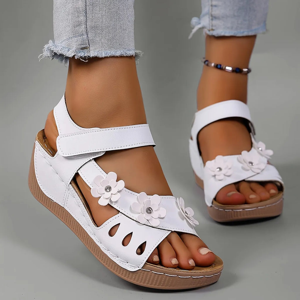 Ambella | Sandales fleuries confortables avec talon compensé