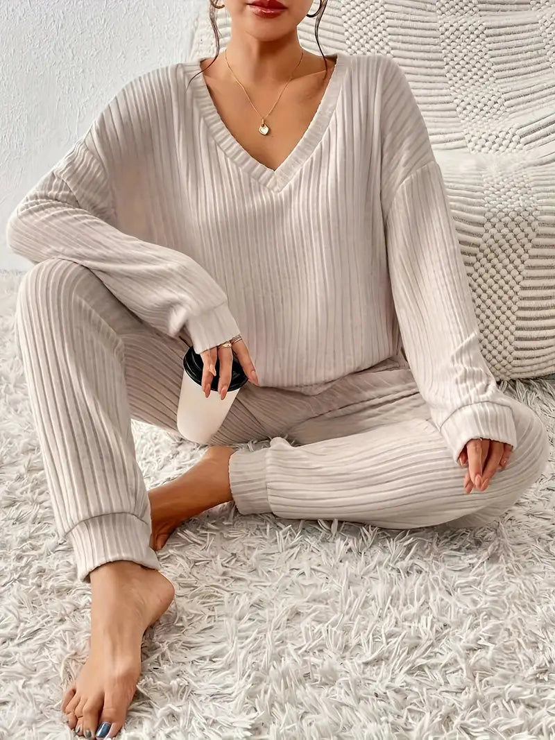 Ensemble de Loungewear Élégant avec Décolleté en V et Design Côtelé