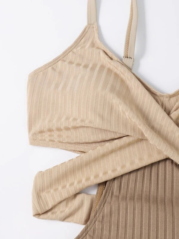 Maillot de bain beige avec ceinture croisée