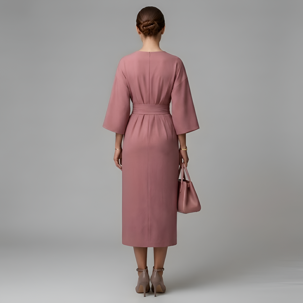 Eevee - Robe élégante à manches chauve-souris et cordon à la taille
