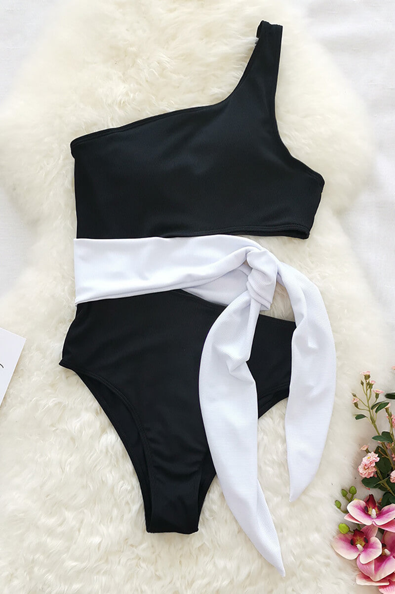 Maillot de bain asymétrique avec détail en nœud