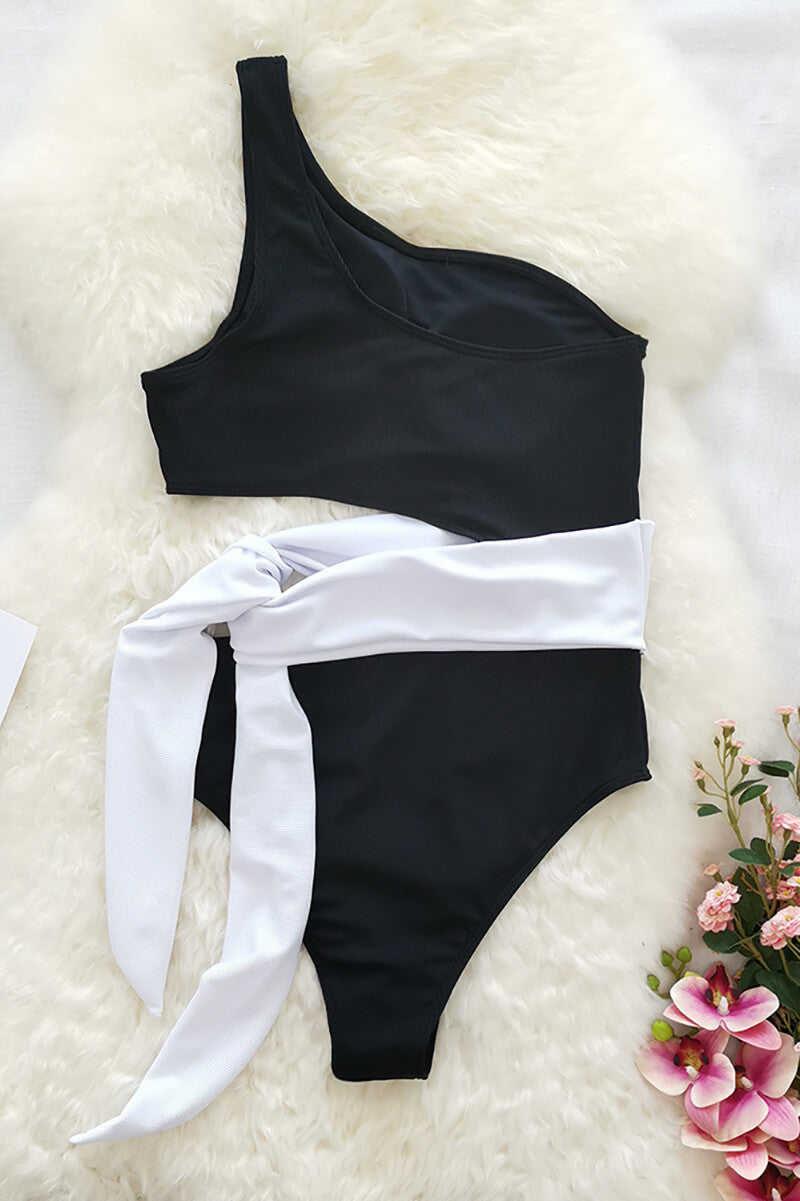 Maillot de bain asymétrique avec détail en nœud