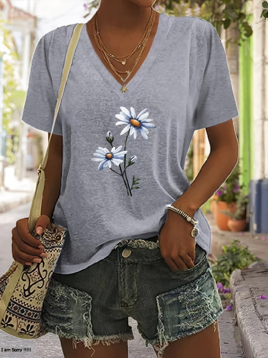 T-shirt Femme Col V | Imprimé Fleurs & Style Féminin