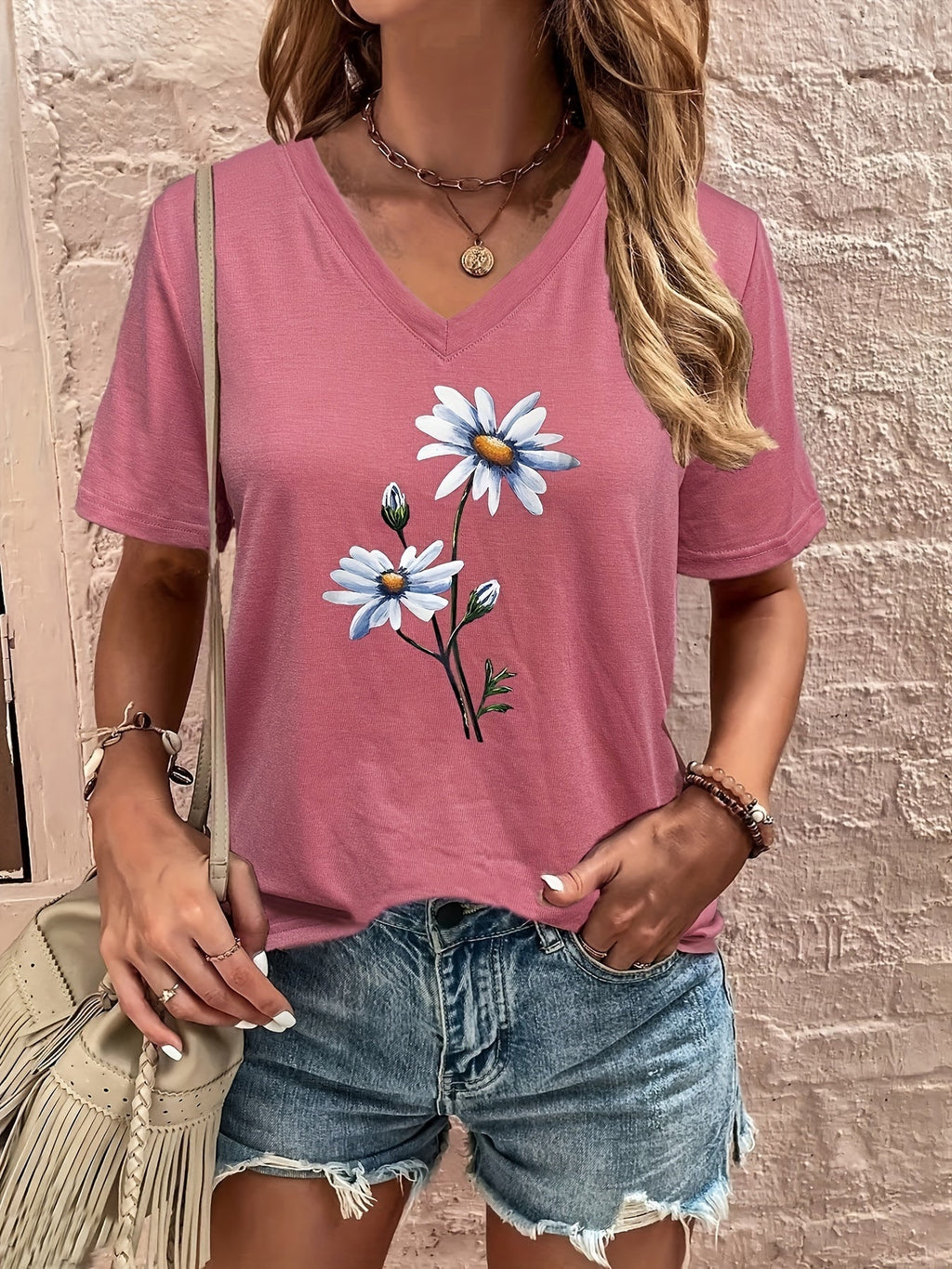 T-shirt Femme Col V | Imprimé Fleurs & Style Féminin