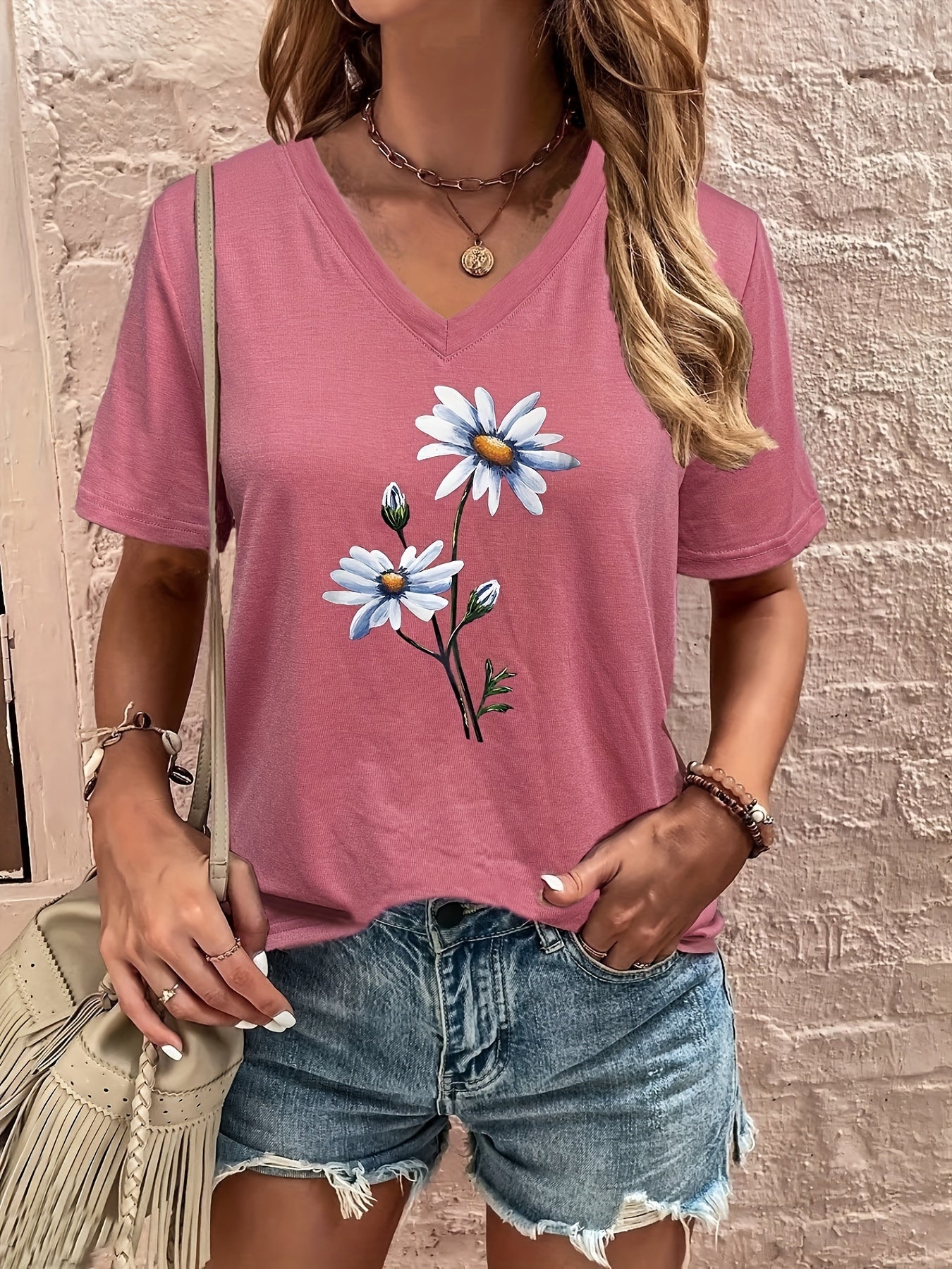 T-shirt Femme Col V | Imprimé Fleurs & Style Féminin