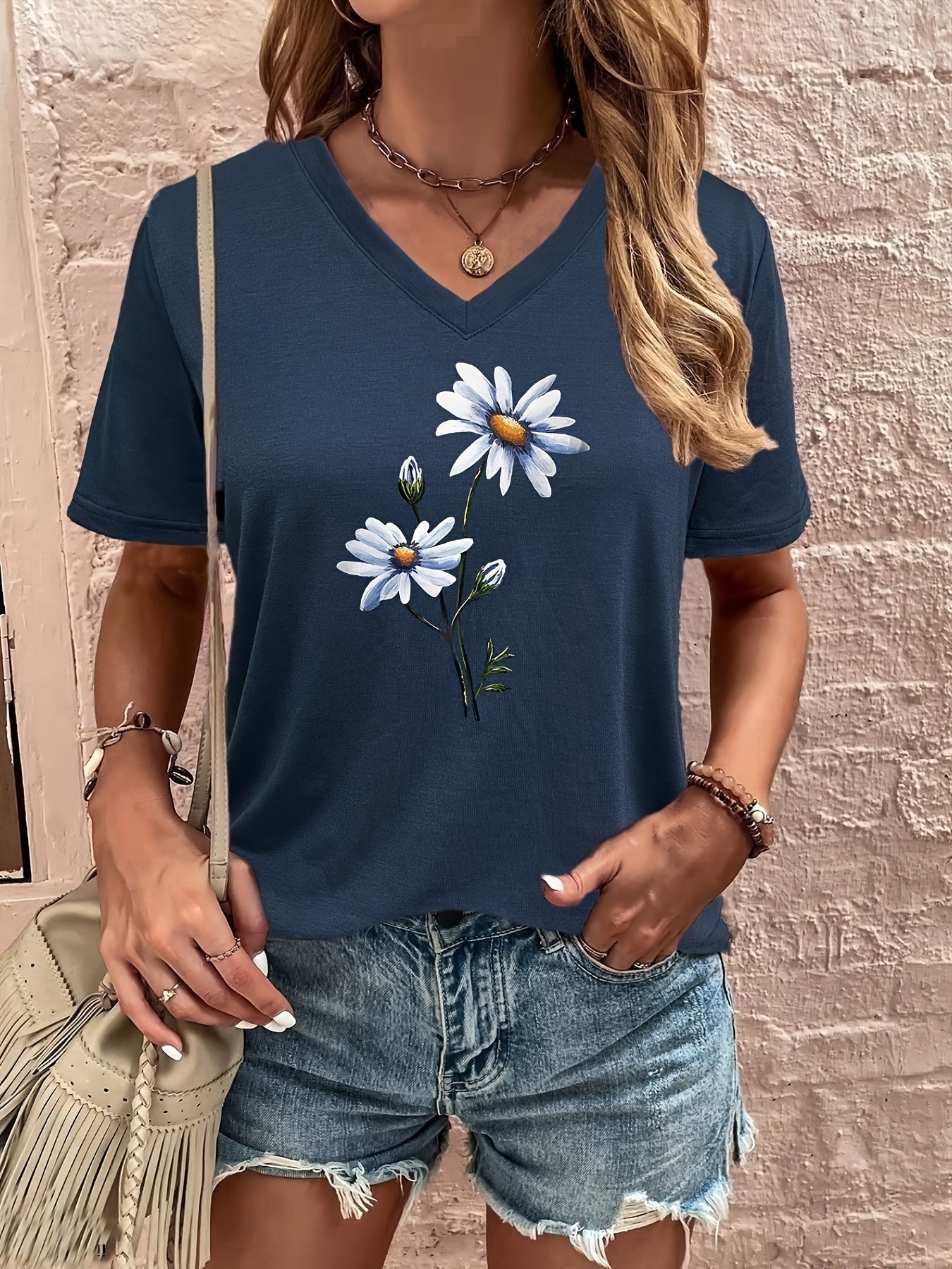 T-shirt Femme Col V | Imprimé Fleurs & Style Féminin