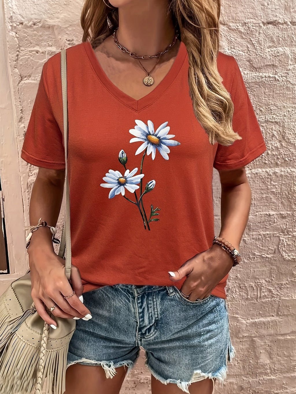 T-shirt Femme Col V | Imprimé Fleurs & Style Féminin