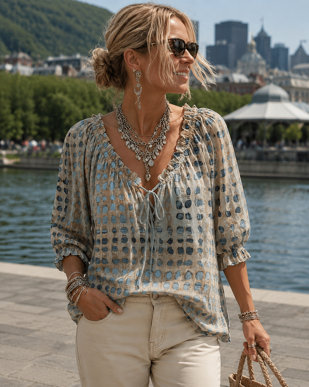 Blouse femme bohème à pois avec col V noué